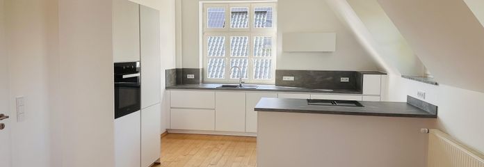 Traumhafte ca. 135 m² große Wohnung mit Garten, Balkon und Garagenstellplatz – Küche
