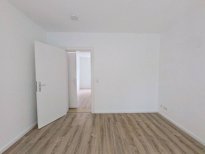 Moderne 2-Zimmer-Wohnung mit EBK in fußläufiger Nähe zum Stadtpark – Ansicht II: Schlafzimmer