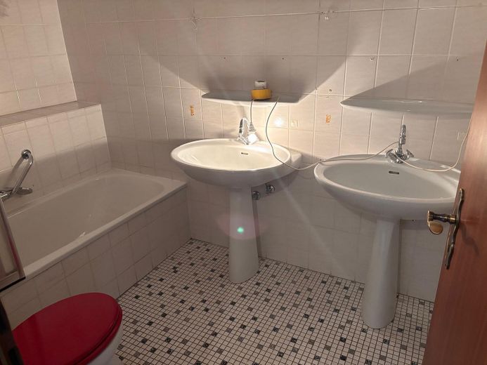 3 Zimmer Wohnung in zentraler Lage – Badezimmer Waschbecken
