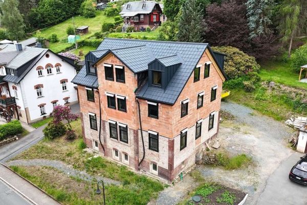 Необработанный алмаз в Бад-Эльстере: 261 м², проект с энергоклассом A+ и возможностью получения субсидии