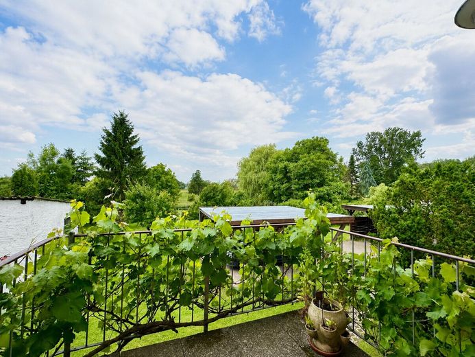 HORN IMMOBILIEN ++ uroczy dom dwurodzinny w Klein Helle, tylko 15 min do Neubrandenburga – Balkon
