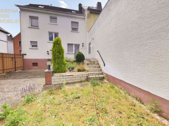 Einfamilienhaus mit historischem Charme und vielseitigem Potenzial in Nieder-Roden – Foto 1