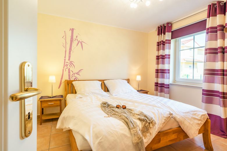 Schlafzimmer 1