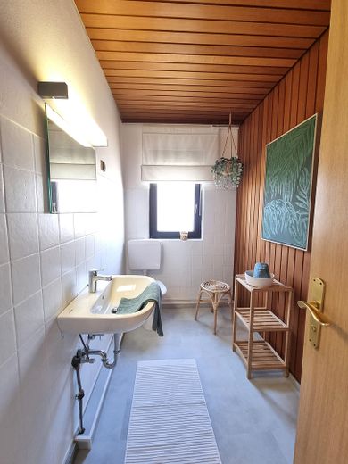 Großzügige 5,5-Zimmer-Maisonette mit Hauscharakter und viel Platz für die Familie – WC im 1.OG