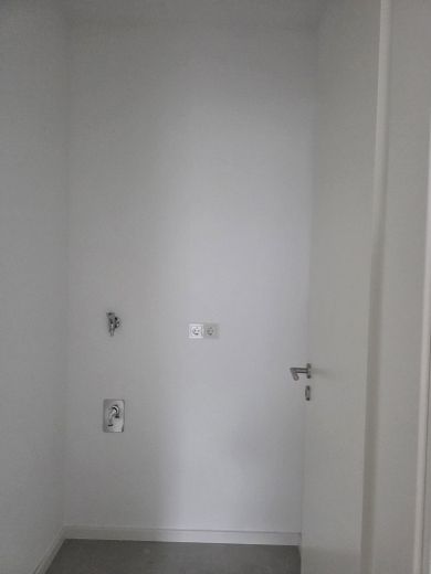 Penthousewohnung in Trier-Quint, Neubau Erstbezug, sonnige ruhige Lage – HW-Raum mit Anschlüssen