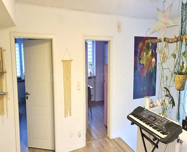 ++ TOP ANGEBOT ++ HELLES EIN - ZWEIFAMILIENHAUS MIT VIEL PLATZ UND VIELEN DETAILS! – FLURBEREICH ANSICHT 2