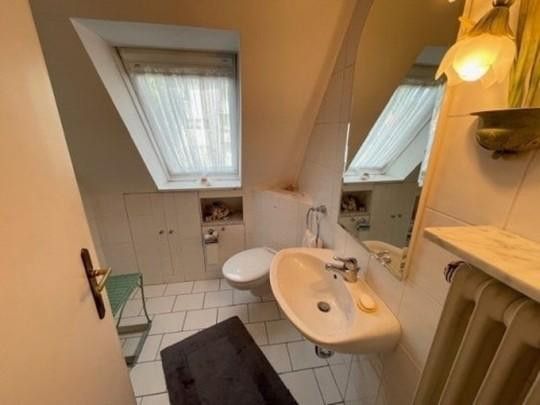 Zweifamilienhaus auf 819 qm Traumgrundstück – Bad OG