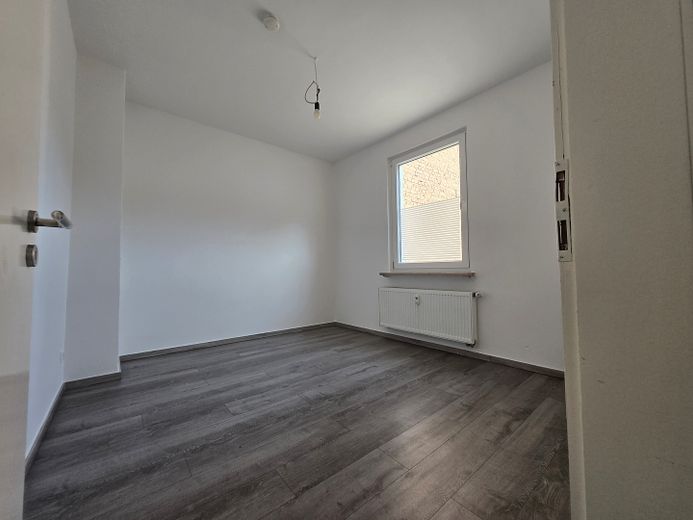 Ruhige helle 2-Zimmer-Wohnung im 1. Obergeschoss im Innenhof in Duisburg Alt-Homberg – Schlafzimmer