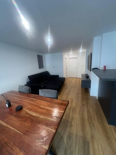Modernes 2,5-Zi.-Penthouse mit Aufzug & Stellplatz – Solingen-Ohligs – Wohnzimmer