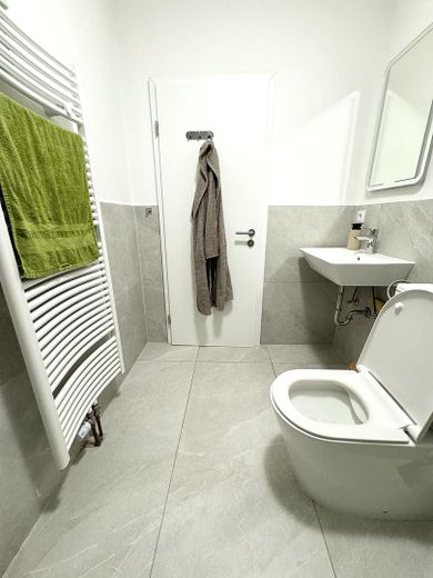 Einziehen und Wohlfühlen – stilvolle 2-Zimmer-Wohnung mit Traumterrasse und Tiefgaragenstellplatz – Foto 11