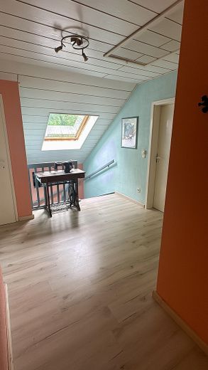 Casa unifamiliare indipendente con garage, terrazza, balcone e ampio giardino – Foto 7