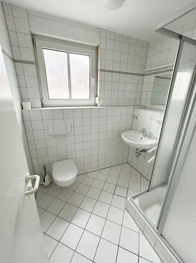 Möblierte 1 Zimmerwohnung in Dresden-Reick – Badezimmer