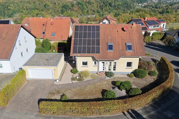 Großzügiges EFH mit sehr schöner ELW