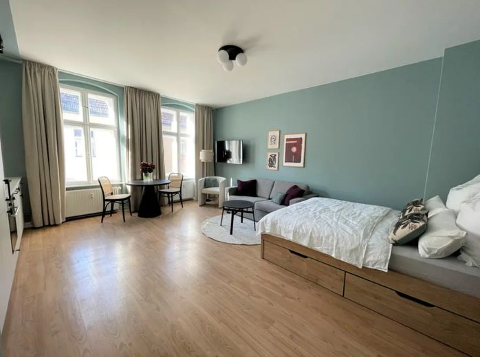 Voll möbliertes 1-Zimmer Wohnung nahe Helmholtzplatz – 05.Wohn-Schlafzimmer