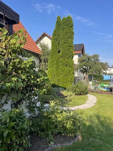Zweifamilienhaus auf 819 qm Traumgrundstück – Garten
