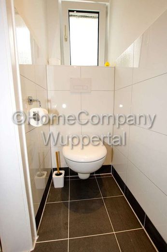 Möbliertes Zimmer mit eigenem Duschbad und DSL-Nutzung in bevorzugter Lage – 81616652a4c98a8fba7c713343b74c8ae7ab4b36.jpg
