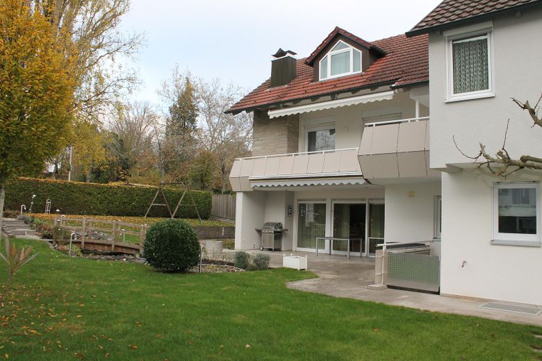 Sehr gepflegtes 4-Familien-Wohnhaus mit großem Gartengrundstück in Top Wohnlage von CR – Gartenansicht