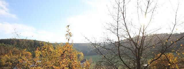 Licytacja podziałowa 21.10.26 - DOM JEDNORODZINNY- DZIAŁKA BUDOWLANA-3398 m²-PODZIELNA, spokojna lokalizacja południowo-zachodnia, uzbrojona – Blick nach Süden