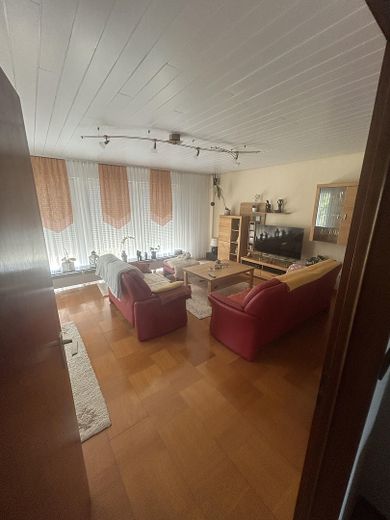 Raum für Familie – Charmantes Einfamilienhaus mit Terrasse und Vollkeller – Wohnzimmer EG