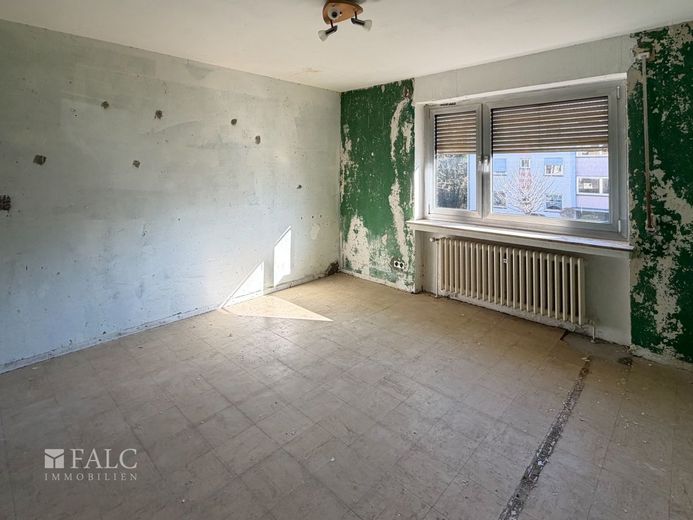 Großzügige, teilentkernte 5-Zimmer-Wohnung in Rheinnähe – Schlafzimmer