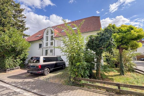 İki kat, özel bir yuva – Mainz’da güneş alan balkonlu ve yer altı otoparkında park yeri bulunan aydınlık dubleks daire!