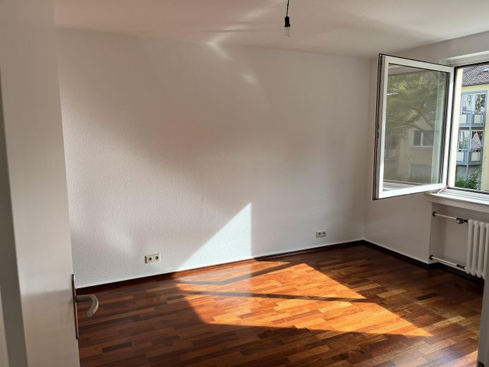 Top renovated 2-room apartment with balcony, car parking space - ready to move in immediately – Foto 12