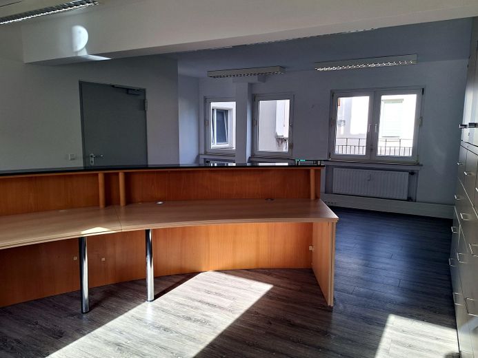 Sofort startklar: 120 m² Büro-/Praxisetage in Bestlage Borbeck - nur 2 Gehminuten zu Markt & Bahnhof – Empfang