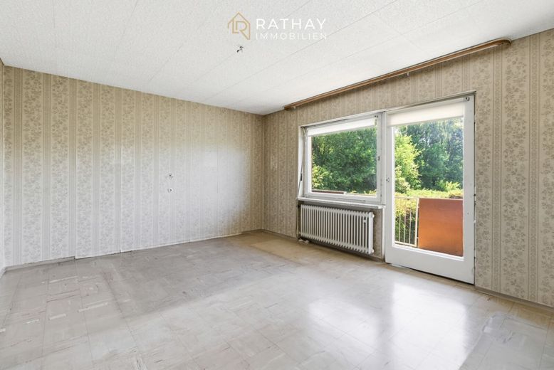 Reiheneckhaus mit 798 qm Grundstück: Sanierungschance im Regensburger Norden – Schlafzimmer 1 OG