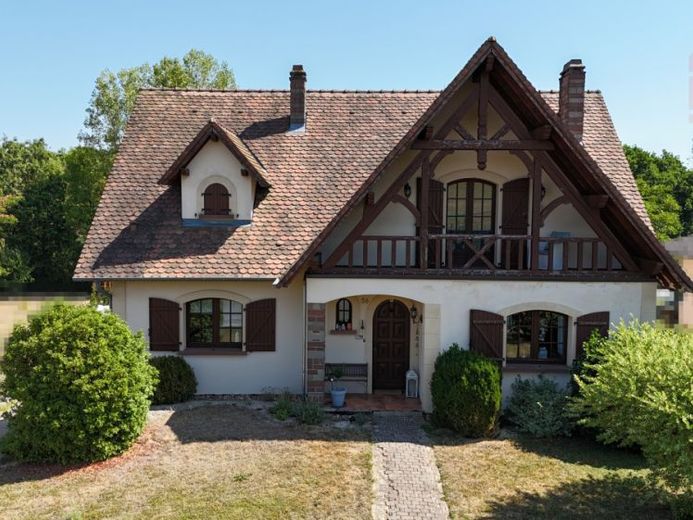 Casa unifamiliar bien cuidada en Bouzonville (Francia) con garajes, terraza y acceso al río Nied – Foto 1