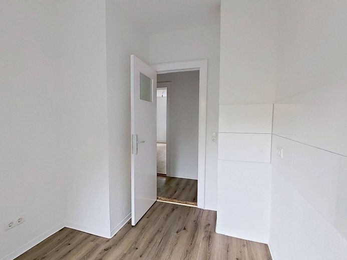 JETZT EINZIEHEN UND 1 KALTMIETE SPAREN: Helle 3-Zimmer-Wohnung mit BALKON und WANNENBAD – Ansicht II: Küche