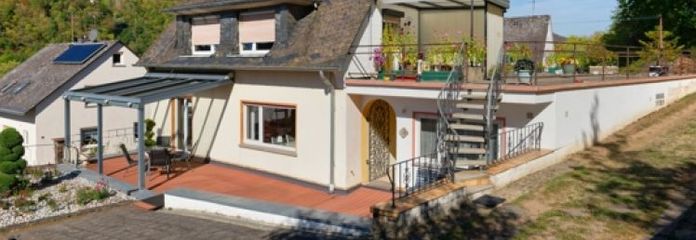 Vista da sogno inclusa: casa unifamiliare con appartamento indipendente e vista sulla Mosella a Bullay