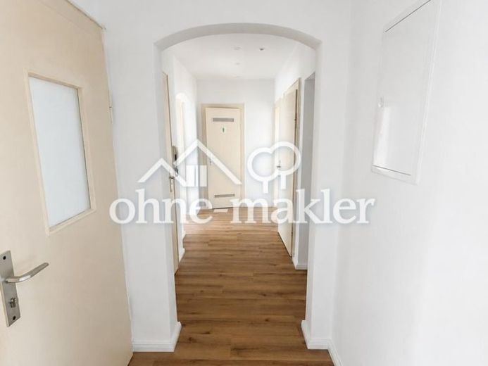 Teil-Renovierte helle 4,5 Zimmer Wohnung mit Balkon – Foto 1