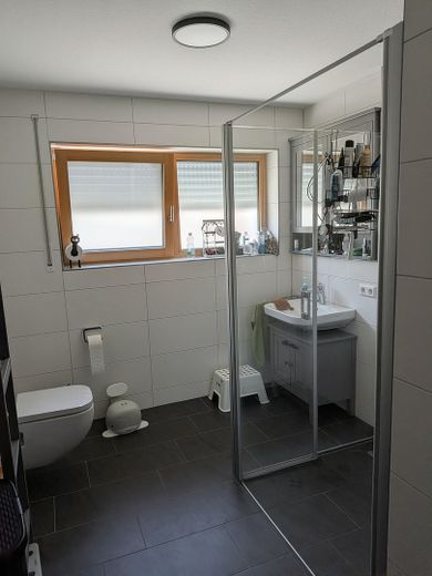 Apartamento de 3 habitaciones en planta baja con pocas barreras y jardín propio 2022 – Photo 4