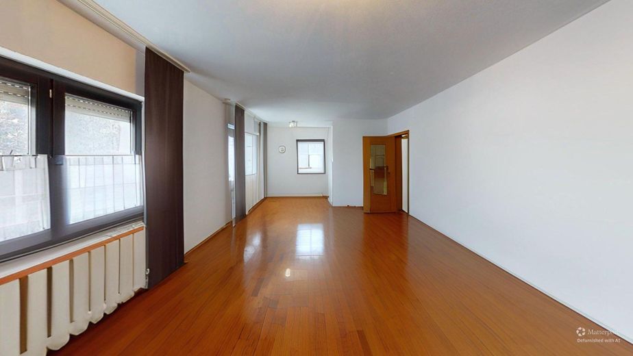 Kapitalanlage mit 2 Wohneinheiten, Gewerbe und Entwicklungspotenzial – Wohnzimmer WE OG