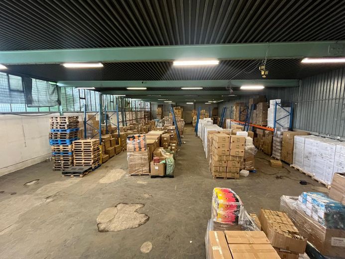 Gepflegte Lagerhalle inkl Büroräume, Küche in bester 1-A Lage Kurzfristig Verfügbar – Foto 6