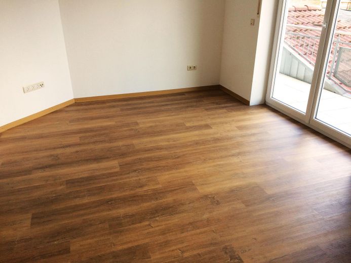 Top-Immobilie für Anleger (Investoren) – Kinder-/Gästezimmer mit Balkon
