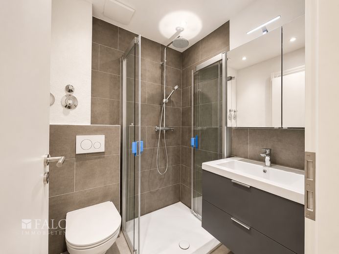 Frisch renoviert, zentrumsnah, großzügig - 3-Zimmer-Wohnung mit EBK – Badezimmer