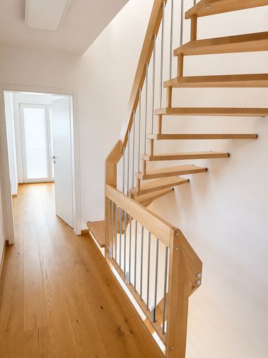 Neuwertiges Reihenendhaus mit modernem Wohnkomfort – Teppe OG