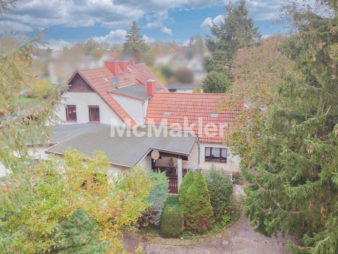 Zuhause inkl. Garten, 2 Garagen und Carportstellplatz in Wassernähe – Foto 1
