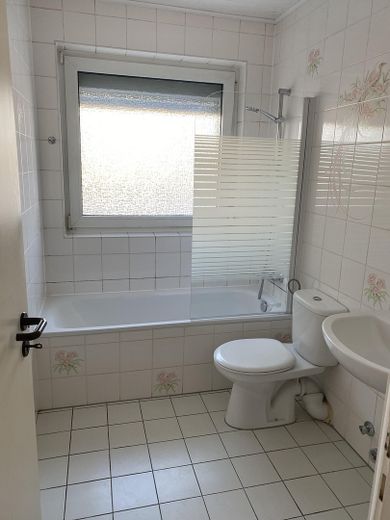 1 oder 2 Wohnungen im 2. OG  in ruhiger Lage Wolfenbüttels zur Eigennutzung oder Vermietung – Leerwohnung Bad 
