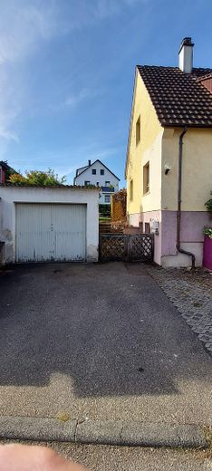 Hazır bir ev değil. Kendi EVİNİZİ yaratma fırsatı – Garage+Stellplatz