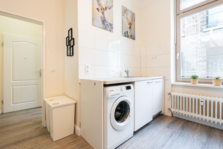 Мебльована 1-кімнатна квартира Aachen-Burtscheid, відремонтована | Furnished Apartment – Küche / Waschmaschine
