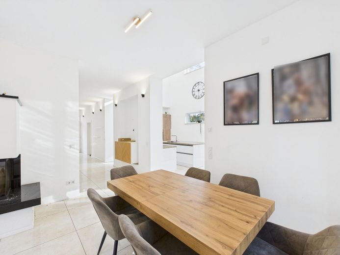 Charmante und energieeffiziente Architektenvilla mit hochwertiger Ausstattung – Essbereich