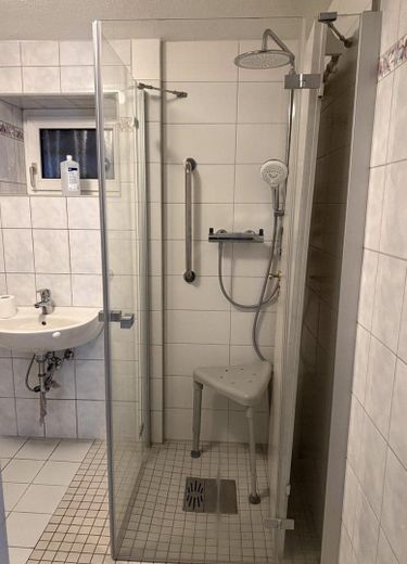 freistehendes Einfamilienhaus mit Garten, Pool, Sauna & Solarthermie – Foto 15