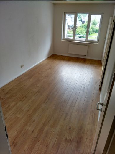 Vermietete 2-Zimmer-Wohnung mit Südbalkon & TG-Stellplatz in Top-Lage (Bj. 2001) – Schlafzimmer