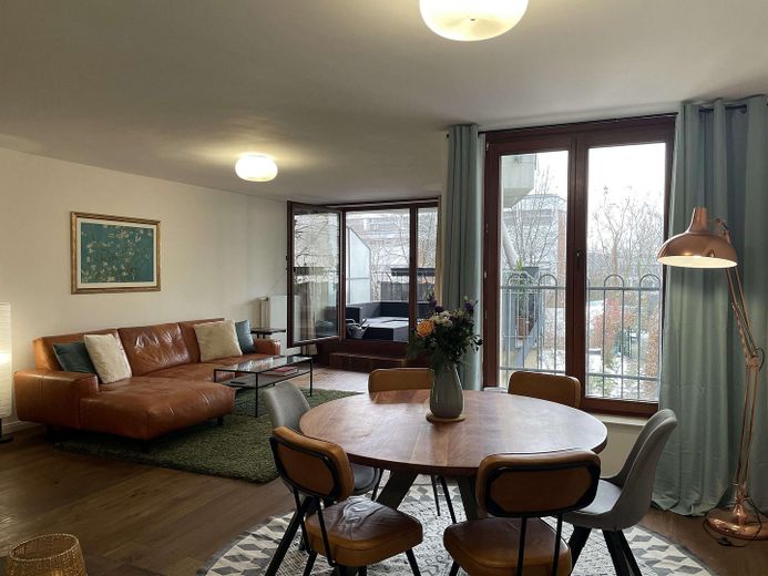 Large stylish apartment with sunny balcony near Tempelhofer Feld – Foto 3