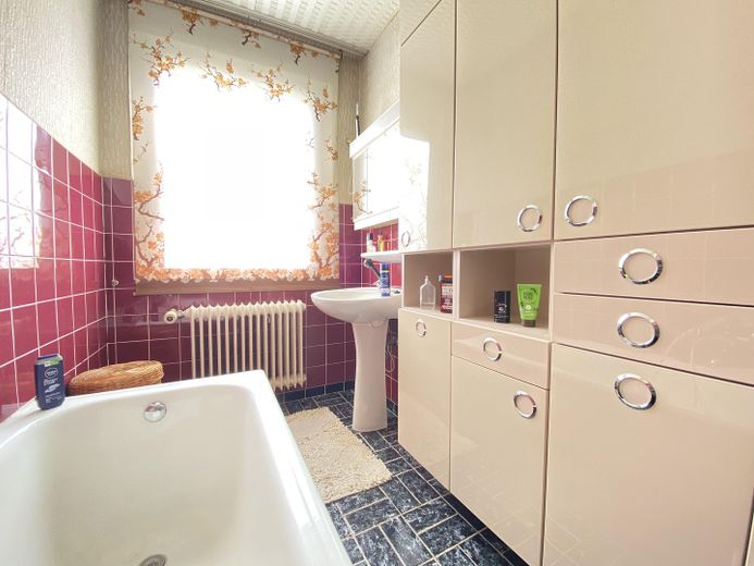 Zweifamilienhaus mit zwei Garagen auf 899qm Grundstück – Foto 15