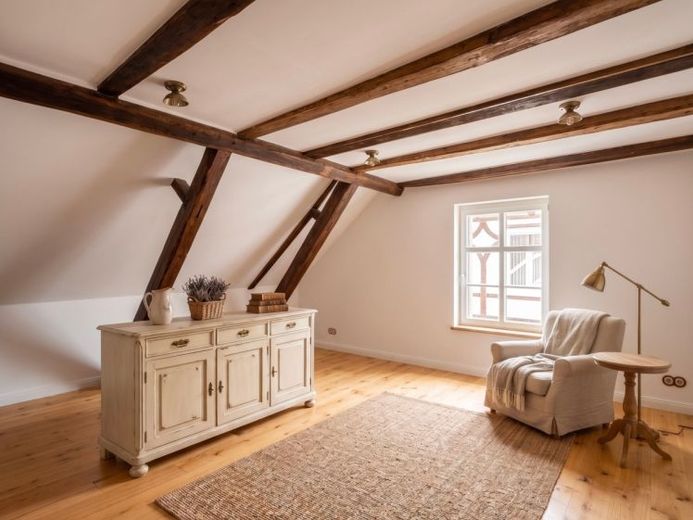 Loftflair auf zwei Ebenen – kernsanierte Maisonette mit Charakter im Zentrum – Foto 1