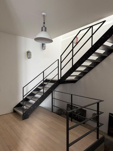 Exklusive Maisonette-Loft mit charmanter Innenhofterrasse an der Kupferbergterrasse – Treppenaufgang