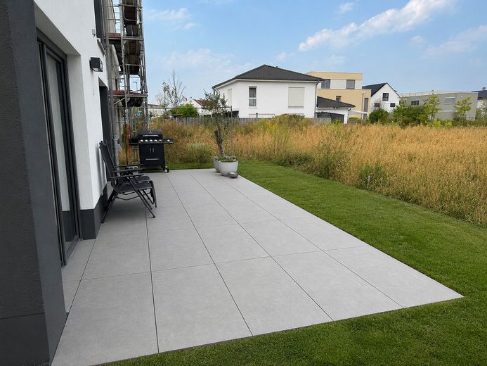 Elegancki nowy dom rodzinny w Hochheim | 156 m² | 6 pokoi | Ogród i taras na dachu – Garten 